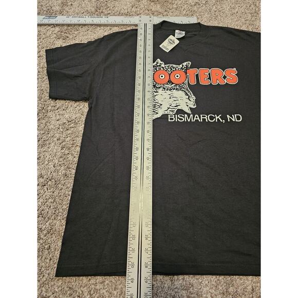 Hooters Bismark ND North Dakota Y2K Classic Logo Vintage Mens Large Deadstock - Picture 5 of 6